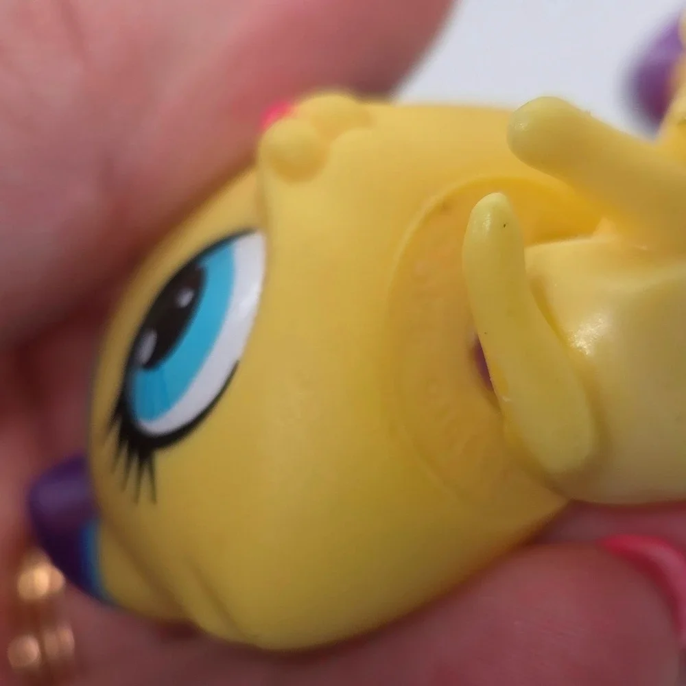 Littlest Pet Shop LPS #3332 Yellow Purple Cat Blue Eyes Hasbro Figure